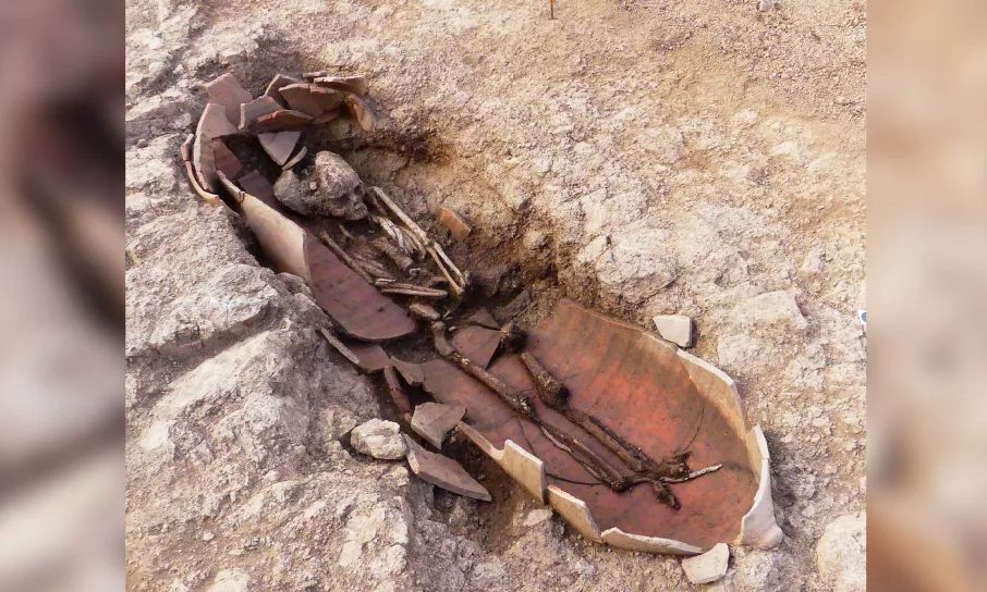 На Корсике обнаружены амфоры с человеческими останками